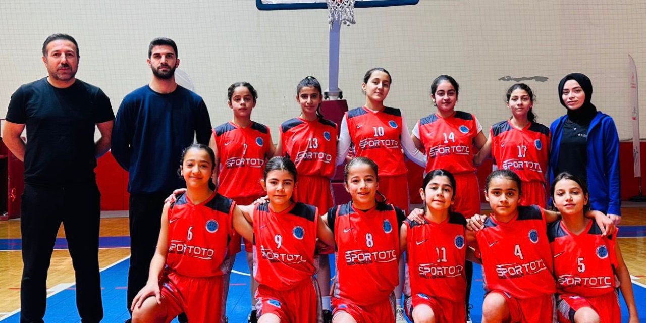 Namağlup Zirve: Gazipaşa Ortaokulu Türkiye Yarı Finallerinde!