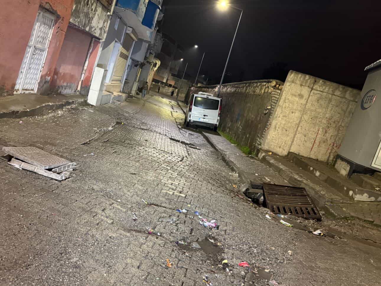 Cizre’de Açık Logar Kapakları Tehlike Saçıyor! Vatandaşlar Yetkililere Seslendi