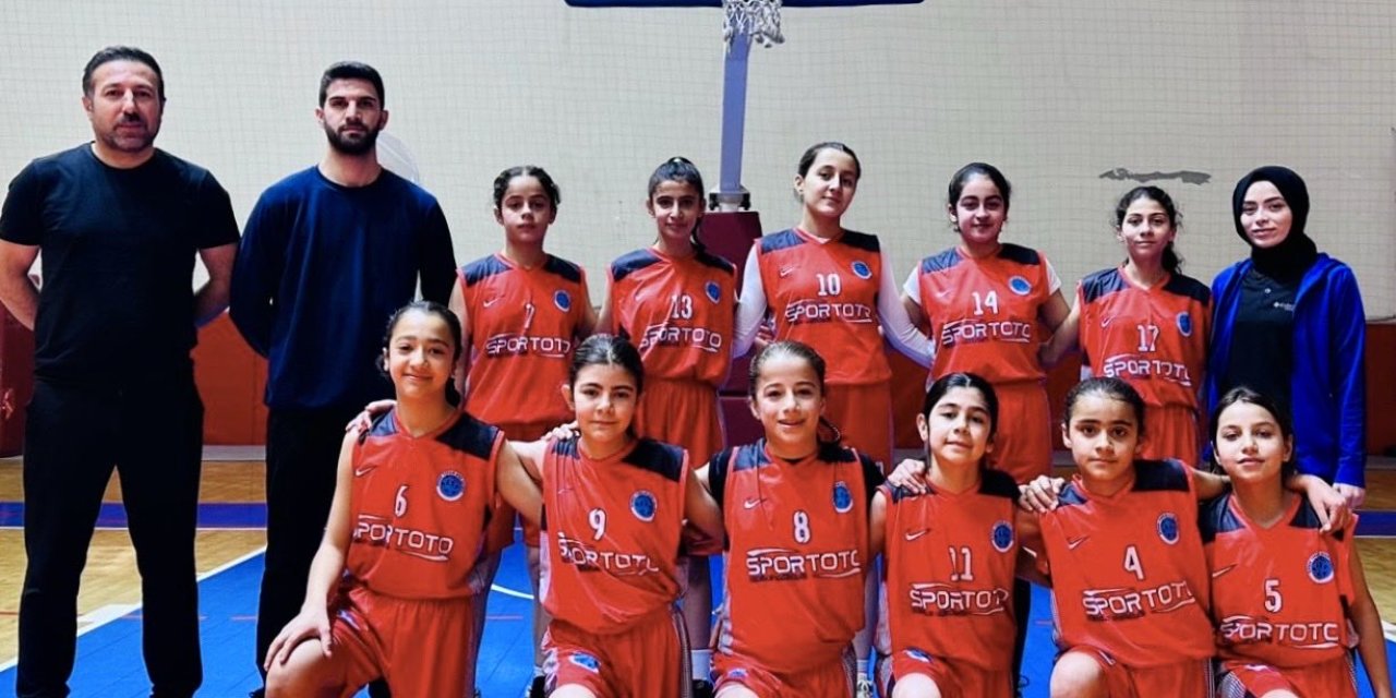 Şırnaklı Kızlardan Tarihi Başarı! Gazipaşa Ortaokulu Türkiye Yarı Finallerinde