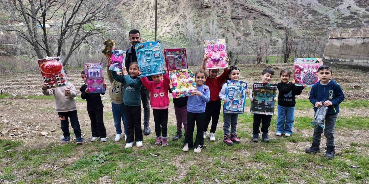 Hayırsever Polisten Güneydoğu Anadolu Bölgesinde Binlerce Öğrenciye Anlamlı Destek