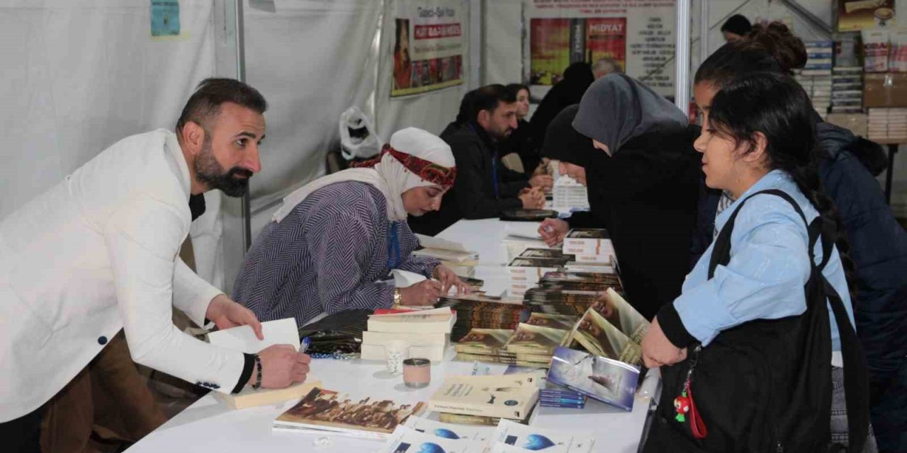 Şırnak’ta 7 Gündür Devam Eden Kitap Fuarı Ve Kültür Şöleni Sona Erdi
