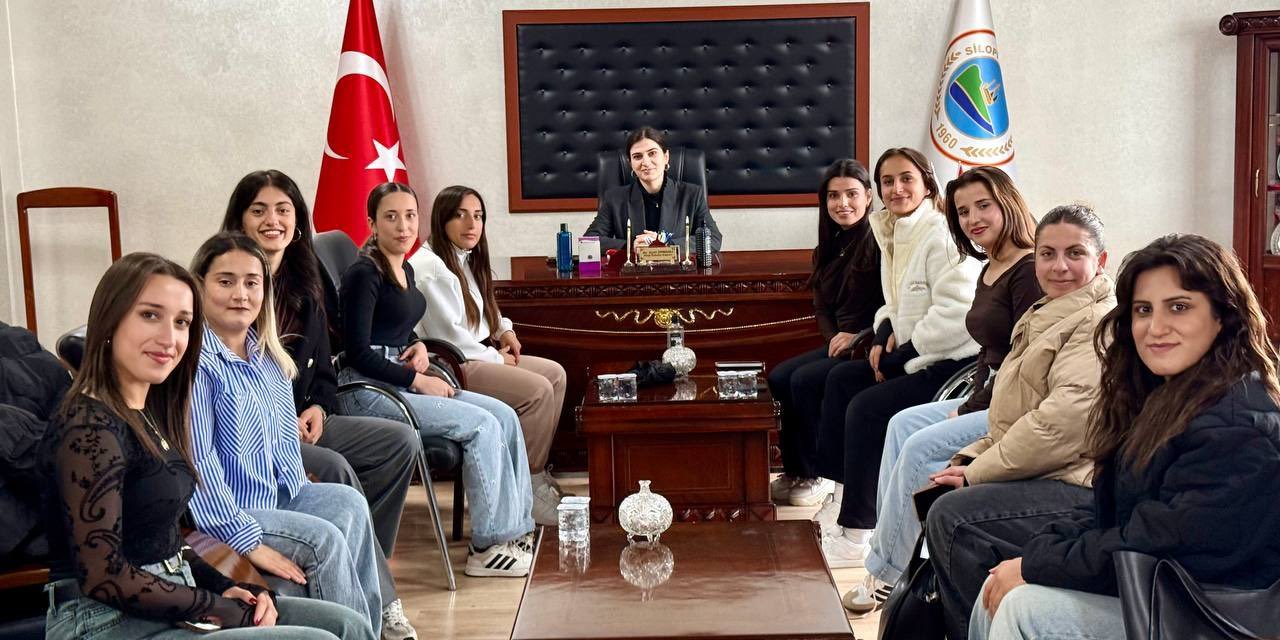 Silopi Belediye Kadın Futbol Takımı’ndan Başkan Ormanlı’ya Anlamlı Ziyaret