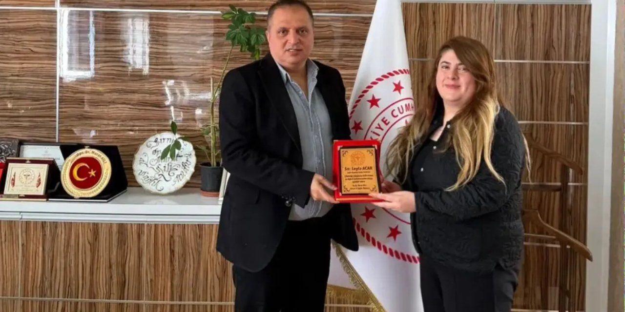 Şırnak’ta sağlık yöneticisine teşekkür plaketi