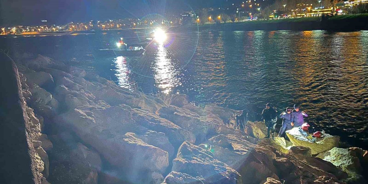 Van Gölü’nde 20 yaşındaki bir kişinin cansız bedeni bulundu