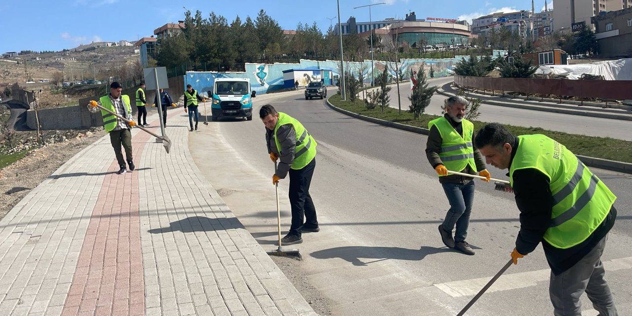 Şırnak’ta Bahar Seferberliği: Yollar Onarılıyor, Kent Baştan Aşağı Temizleniyor