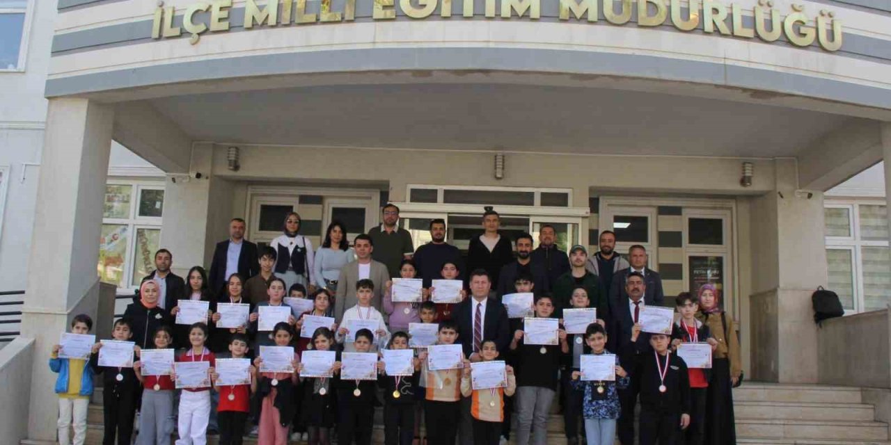 Cizre’de Akıl Ve Zeka Oyunlarında Geleceğin Dahileri Ödüllendirildi
