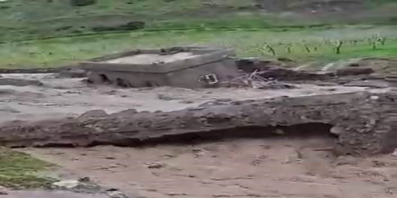 Siirt’te Faciadan Dönüldü: Sel Suları Bir Evi Yuttu