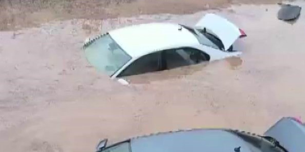Siirt’te Araçlar Sel Sularında Kayboldu, Onlarca Hayvan Telef Oldu