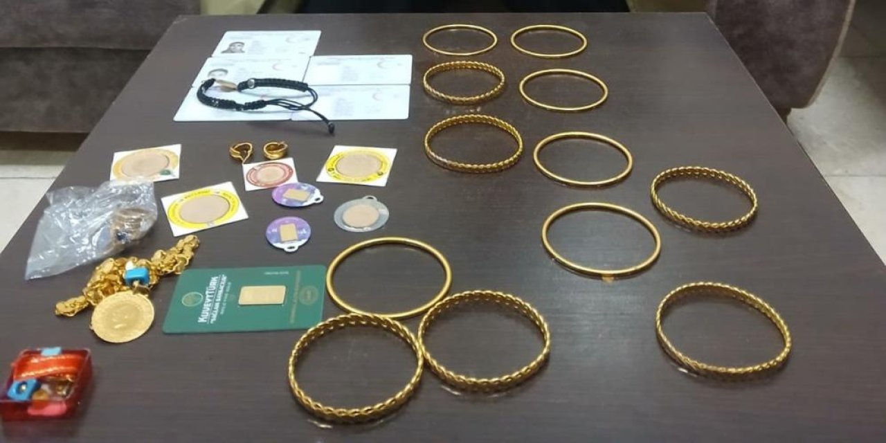 Otobüste unutulan çok sayıda altın sahibine ulaştırıldı