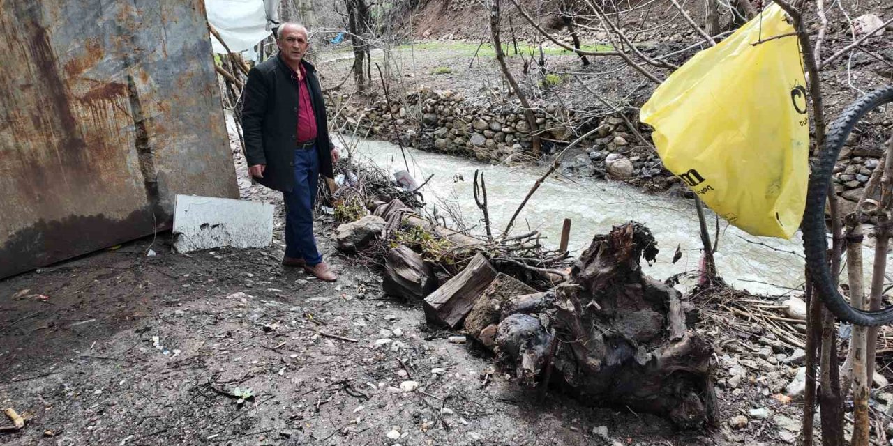 Şırnaklı Vatandaş Sel Sularından Korunmak İçin Kendi Önlemini Aldı