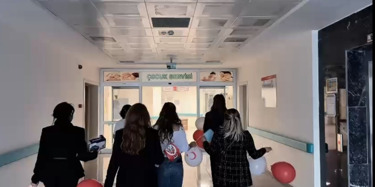 Şırnak’ta hastanede tedavi gören çocuklara 23 Nisan ziyareti