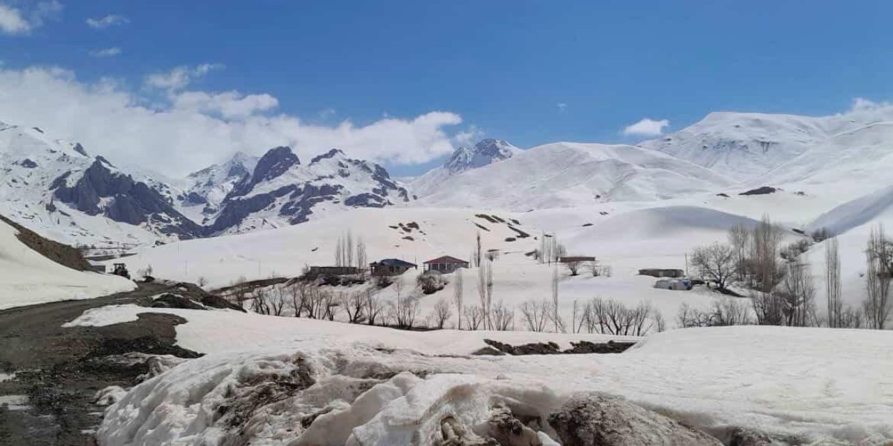 Şırnak’ta 3000 Rakımda Karla Mücadele Devam Ediyor