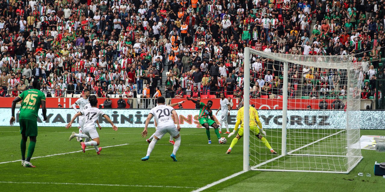 Amedspor evinde büyük fırsatı tepti! Süper Lig düğümü haftaya çözülecek