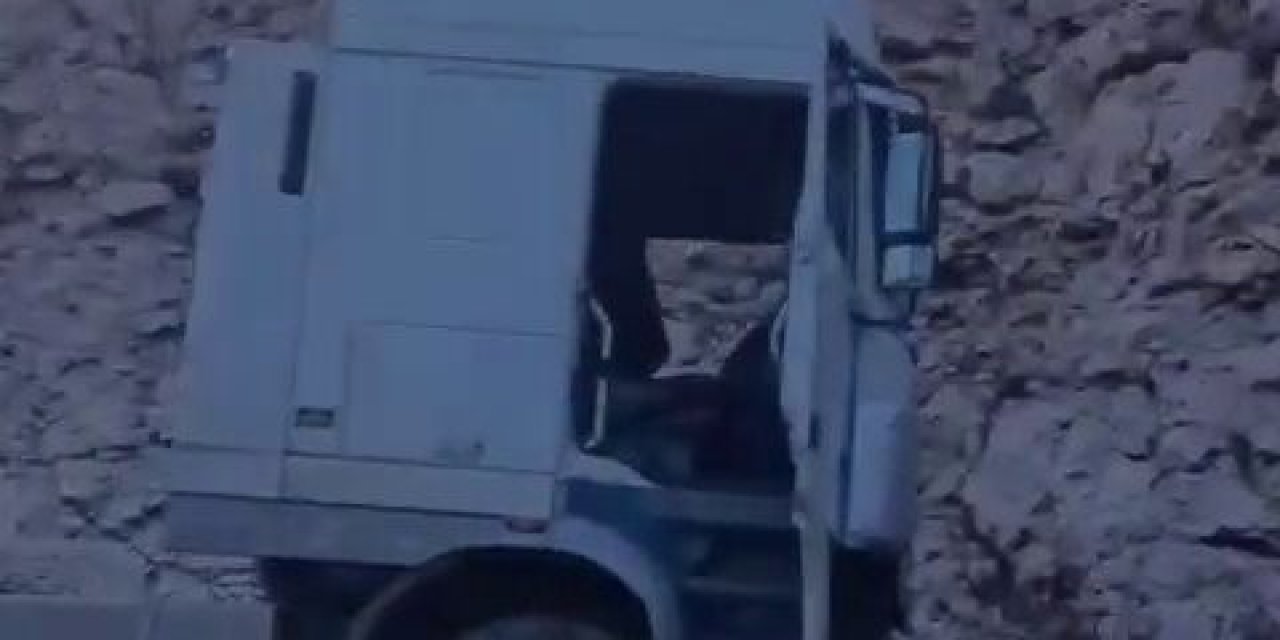 Siirt-Batman kara yolunda kaza yapan tırın sürücüsü yaralandı