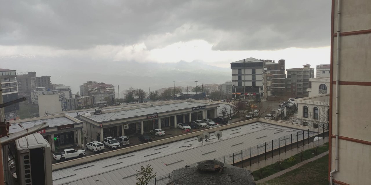Şırnak’ta Hava Bir Anda Değişti! Sağanak Yağış Hayatı Felç Etti