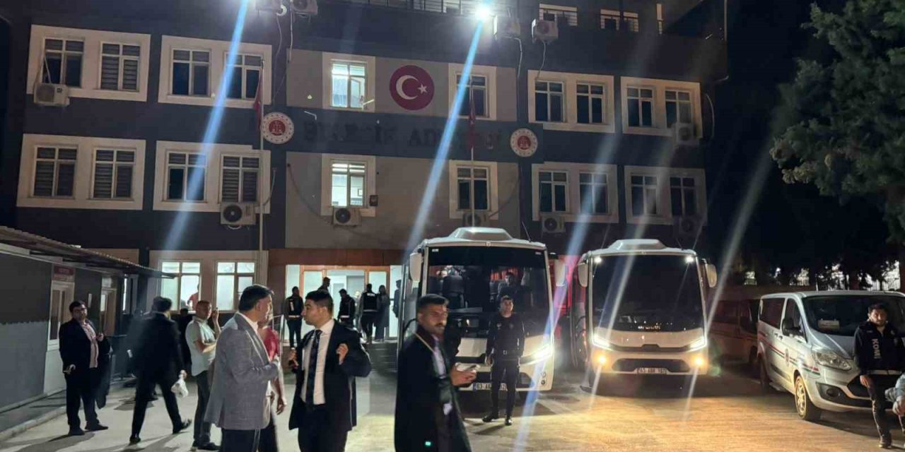 Eski Belediye Başkanı ile birlikte 29 kişi tutuklandı