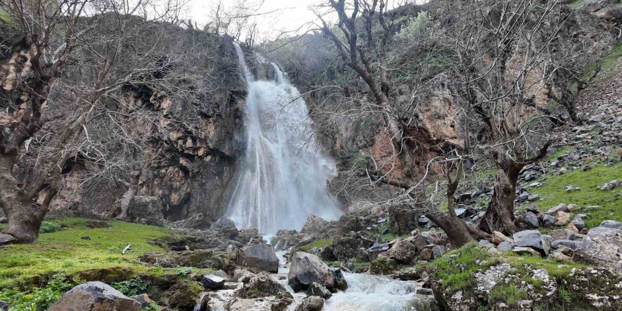 Şırnak’ta Baharla Birlikte Şelaleler Coştu