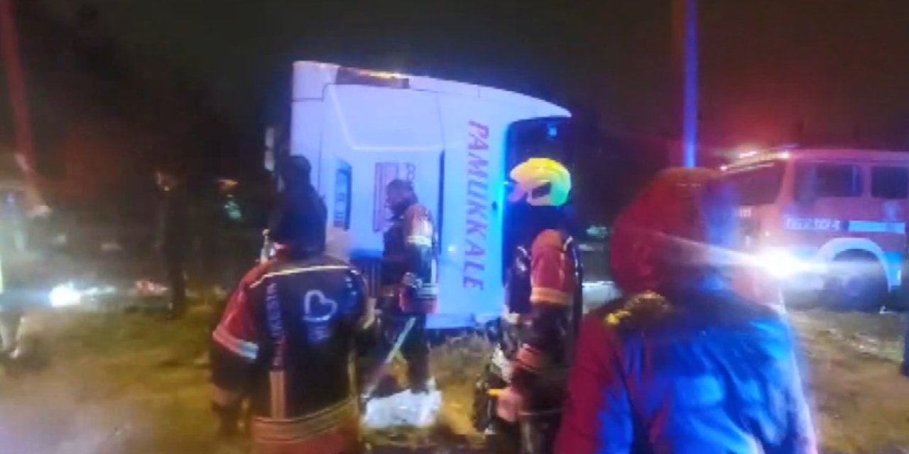 Yolcu otobüsü devrildi: 3 kişi hayatını kaybetti, 26 kişi yaralandı