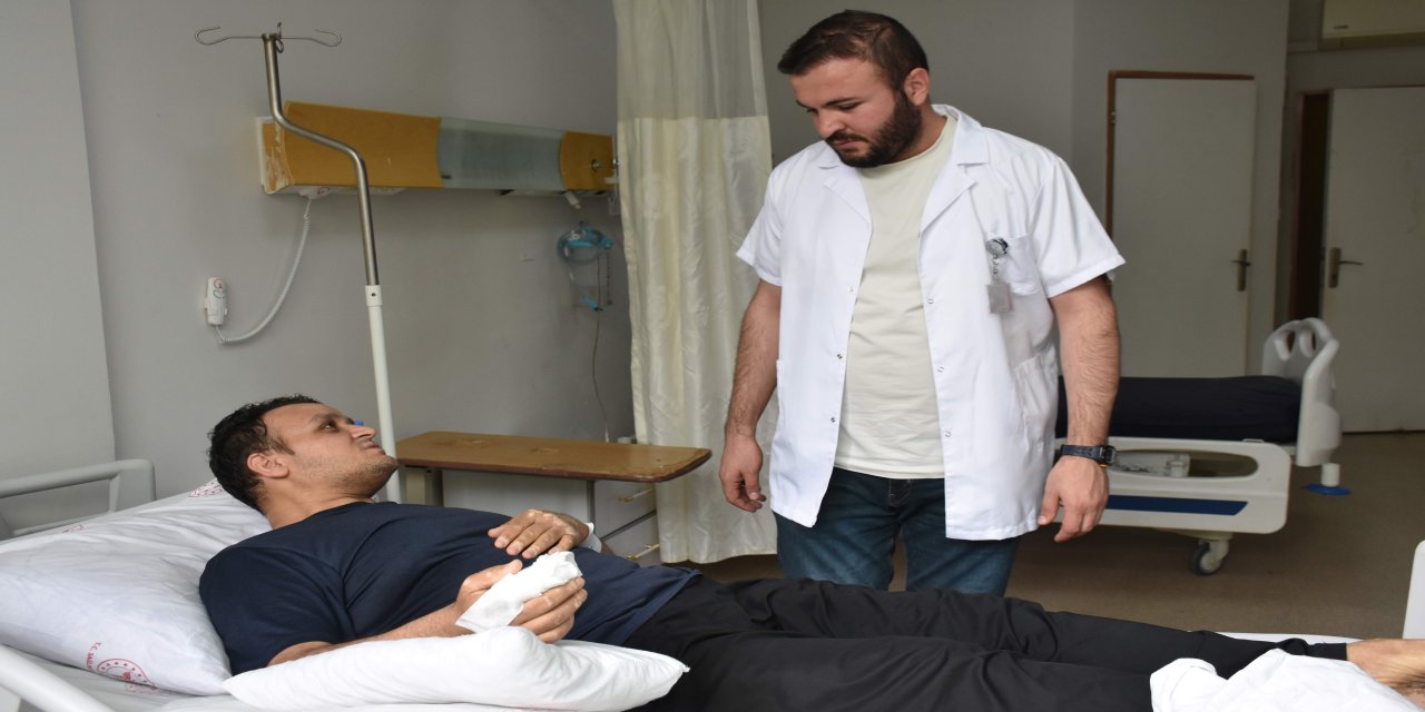 Şırnak'ta Tarihi Operasyon: Enfeksiyon Kapan Parmağı Kasığına Dikilerek Kurtarıldı