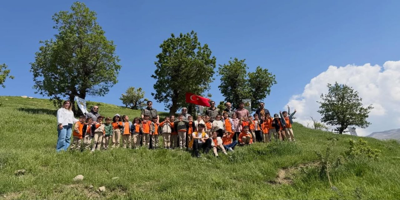 Şırnak’ta Geleceğe Nefes Olan Etkinlik: Öğrenciler Fidanları Toprakla Buluşturdu