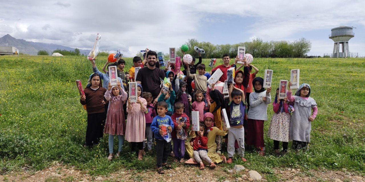 Vatandaşların desteğiyle Silopi ve Cizre’de çocuklara oyuncak dağıtıldı