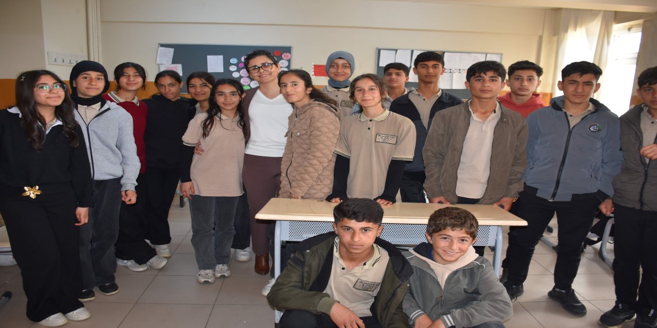 Şırnak'ta Kanseri Yenen Öğretmen "Evlatlarım" Dediği Öğrencilerine Kavuştu