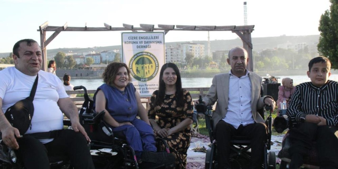Cizre’de engelli bireyler ve anneleri unutulmaz bir gün yaşadı