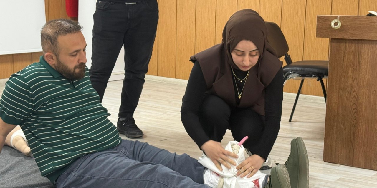 Uludere’de Öğretmenler İlk Yardım Eğitiminde Buluştu