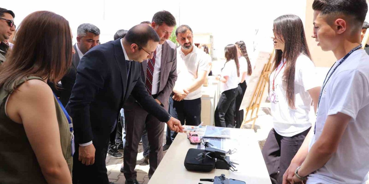 Cizre’de Öğrenciler Projelerini Görücüye Çıkardı