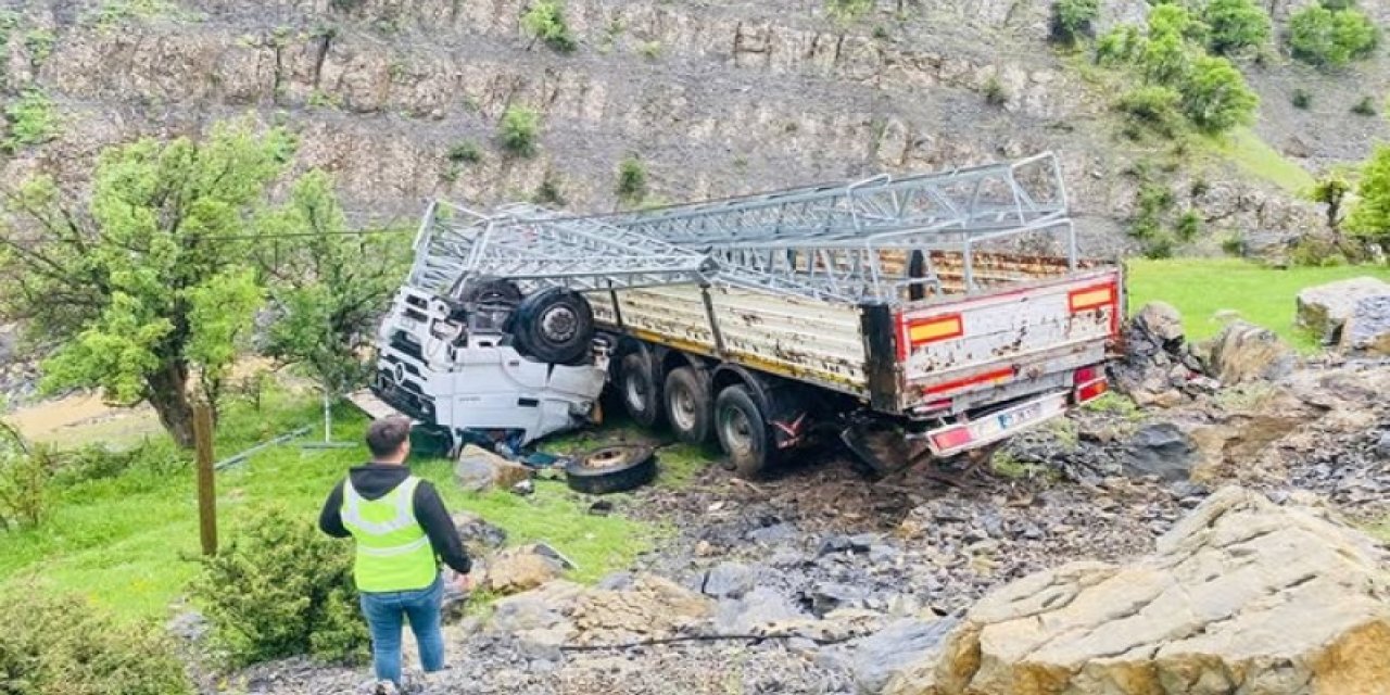 Şırnak'ta Tır Kazası: Sürücü Hayatını Kaybetti!