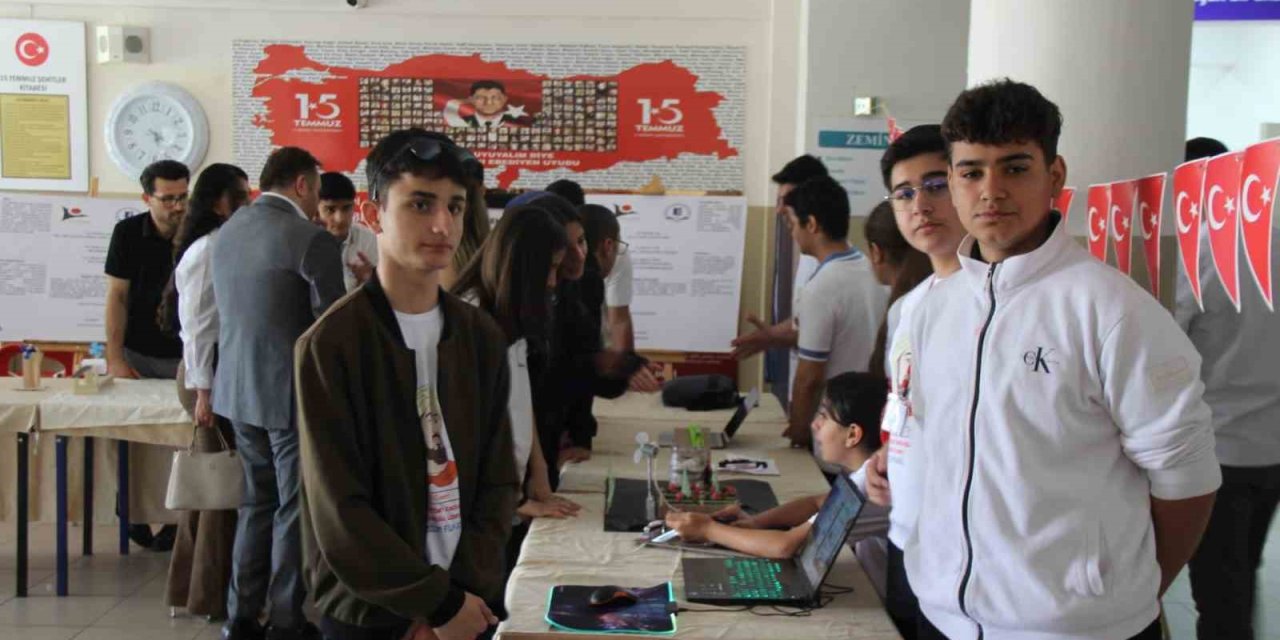 Cizre’de Öğrenciler 20 Farklı Bilimsel Proje Sergiledi