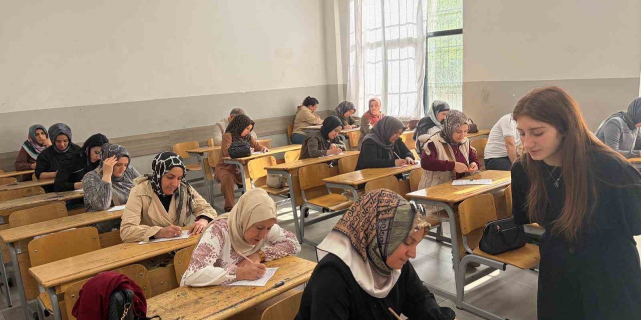 Diyarbakır’da Veliler Okudukları Kitaptan Sınava Tabii Tutuldu