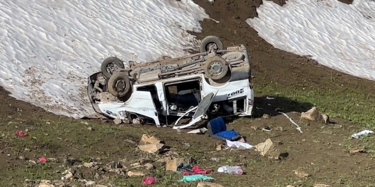 Pancar işçilerini taşıyan araç kaza yaptı: 2 kişi öldü, 7 kişi yaralandı