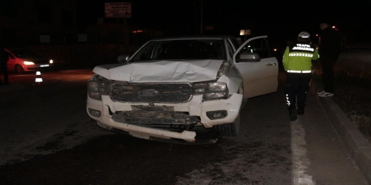 Cizre’de Kamyonet Otomobile Arkadan Çarptı: 2 Yaralı
