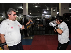 Milli kick boksçu Fatma Nursev Akaltun, ikinci dünya şampiyonluğunu hedefliyor