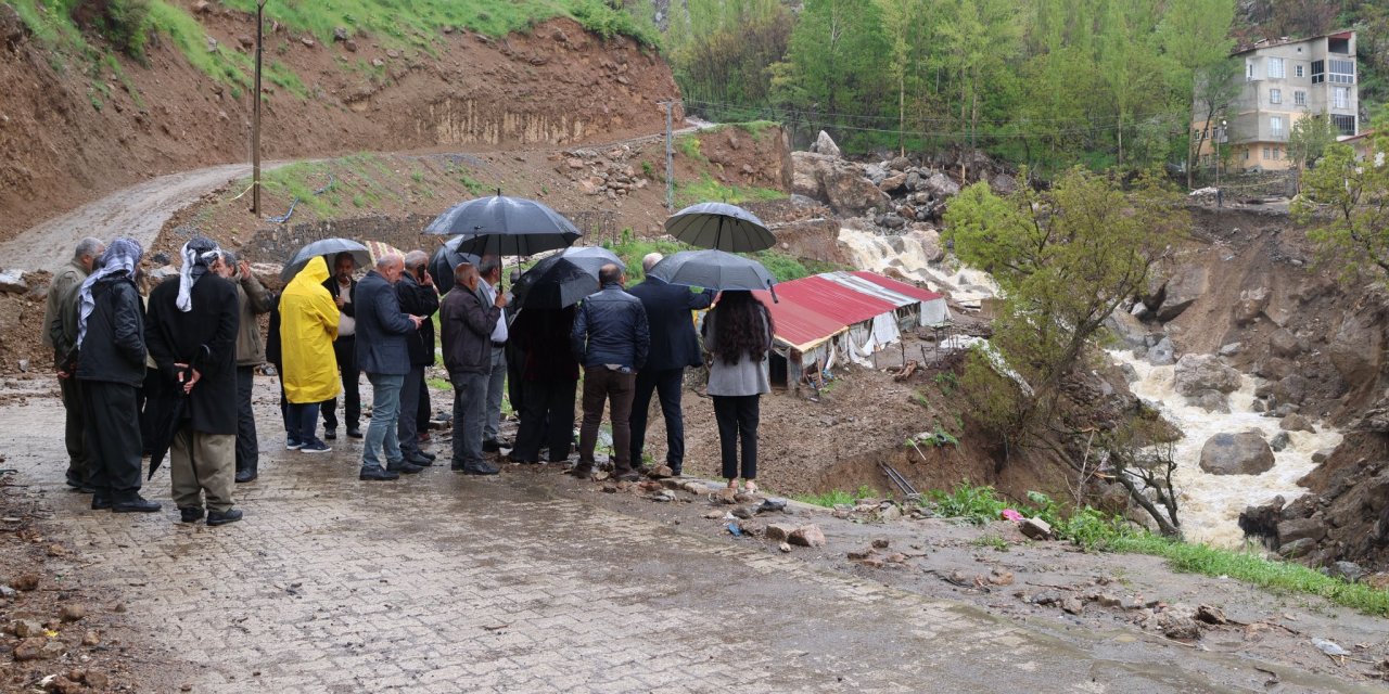 DEM Parti Heyeti Sel Felaketinin Yaşandığı Beytüşşebap’ta İncelemelerde Bulundu