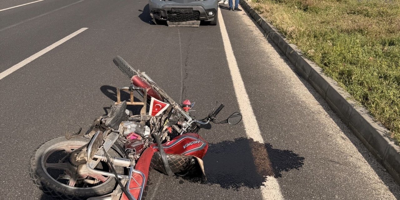 Otomobil ile motosikletin çarpıştığı kazada 1 kişi öldü