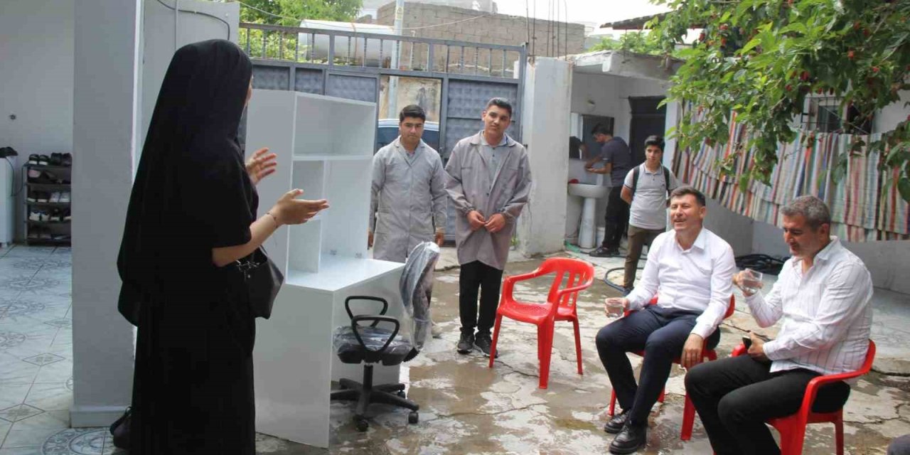 Cizre’de Öğrenciler Akranları İçin Önce Üretti Sonra Evine Götürüp Teslim Etti