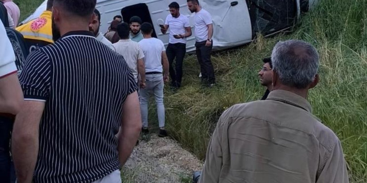 Diyarbakır’da yolcu minibüsü takla attı: 15 kişi yaralandı