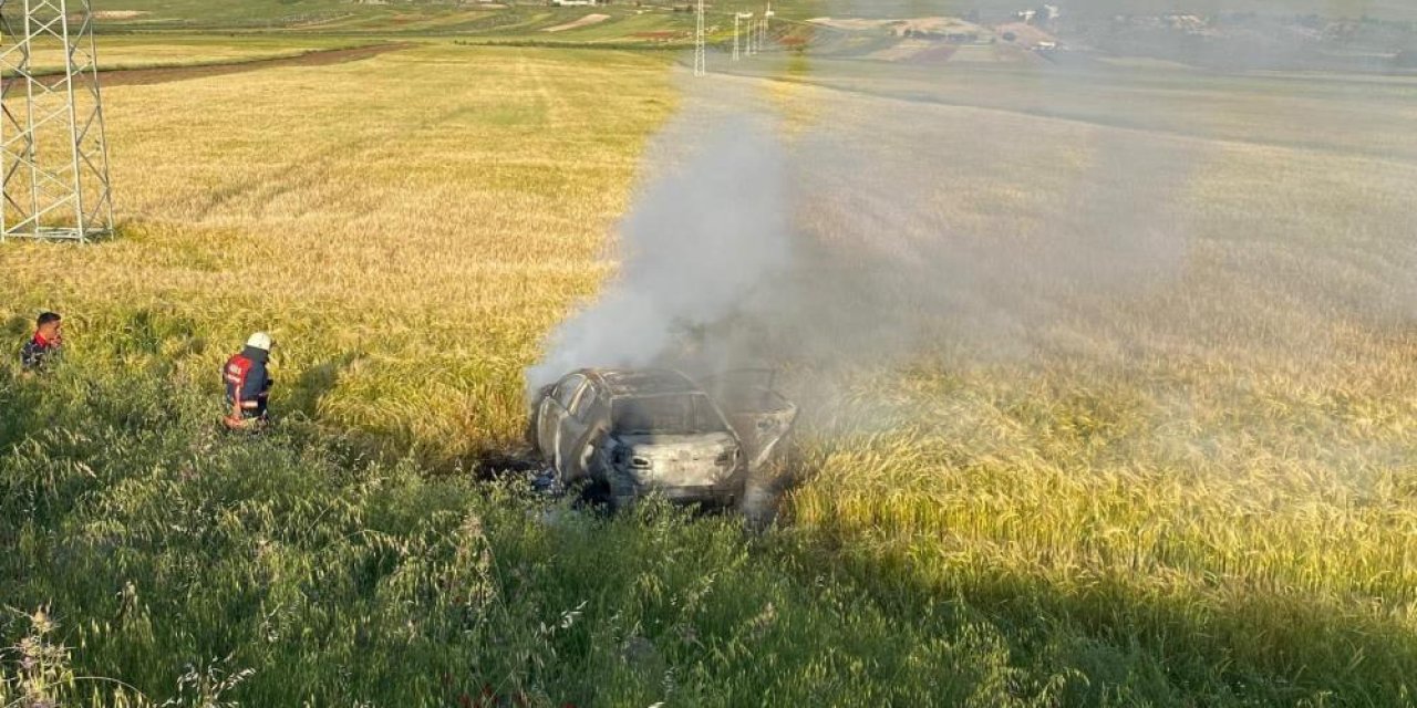 Otomobil devrildi: 4'ü çocuk 7 kişi yaralandı