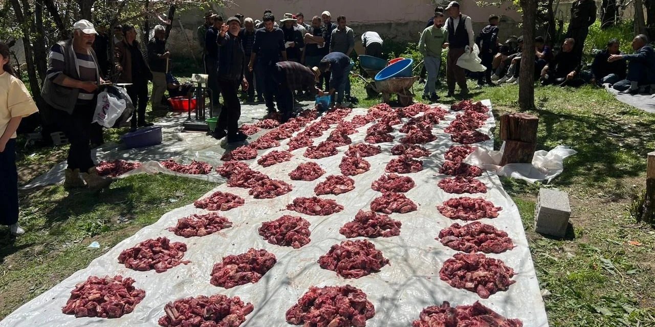 Komşu İlde Bin Yıllık Gelenek! 120 Kurban Kesildi, Tüm Köye Dağıtıldı