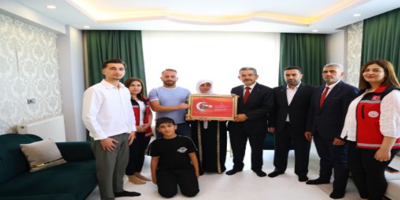 Vali Ekici'den Şehit Korucunun Ailesine Bayram Ziyareti