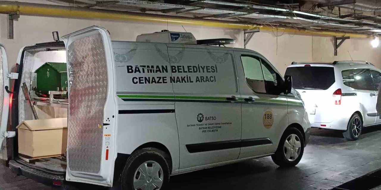 Otomobilin çarptığı bir yaşındaki çocuk hayatını kaybetti