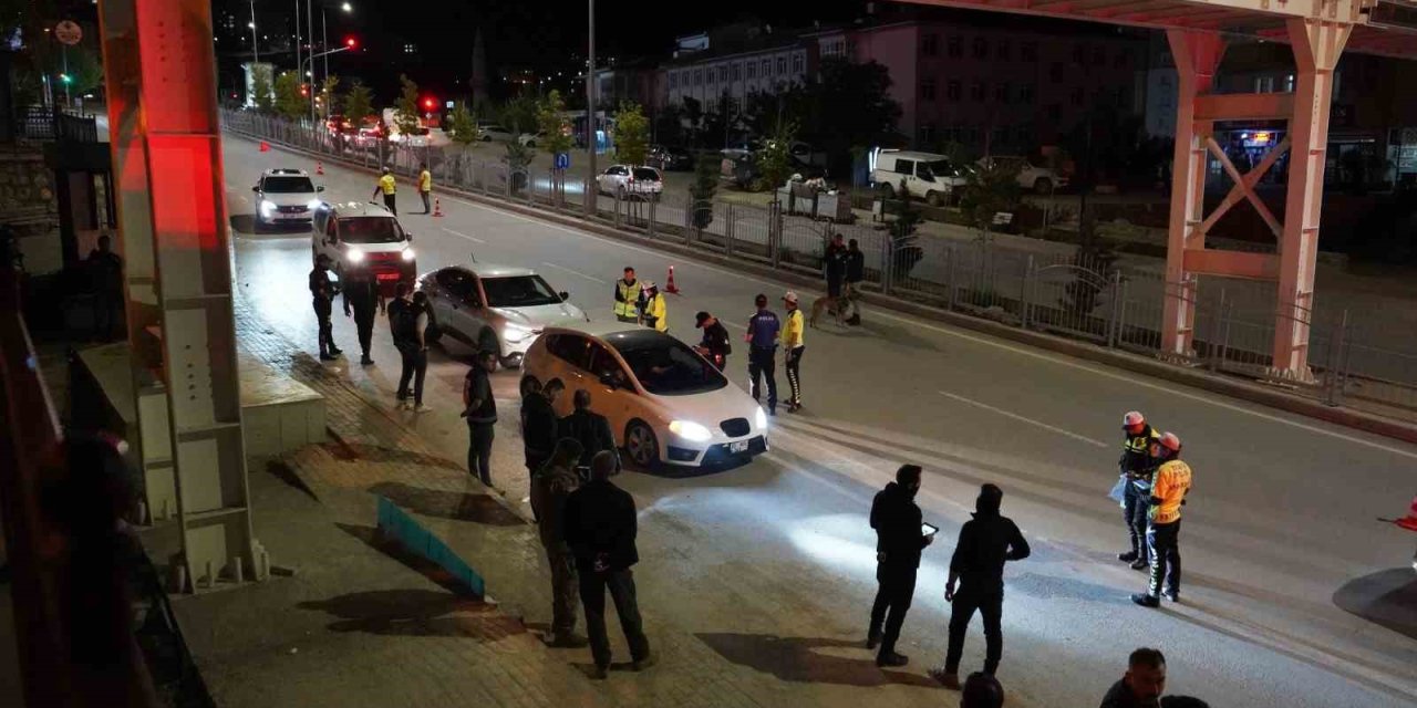 Şırnak'ta Gece Yarısı Alarm: Şehrin Giriş Çıkışları Kapatıldı