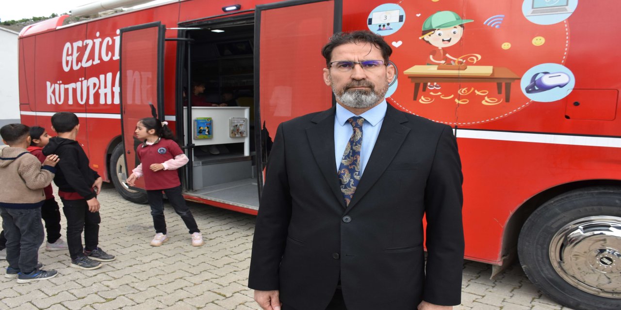 Şırnak'ta "Gezici Kütüphane" Bir Yılda 60 Köydeki Öğrencilerin Kitapla Buluşmasını Sağladı