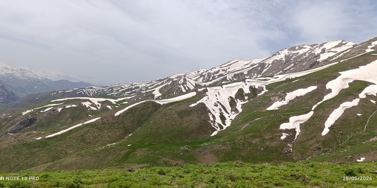 Şırnak’ta Yaz ve Kış Bir Arada! Faraşin Yaylası Doğaseverlerin Akınına Uğradı