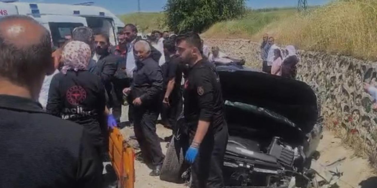 Duvara çarparak duran otomobildeki 5 kişi yaralandı