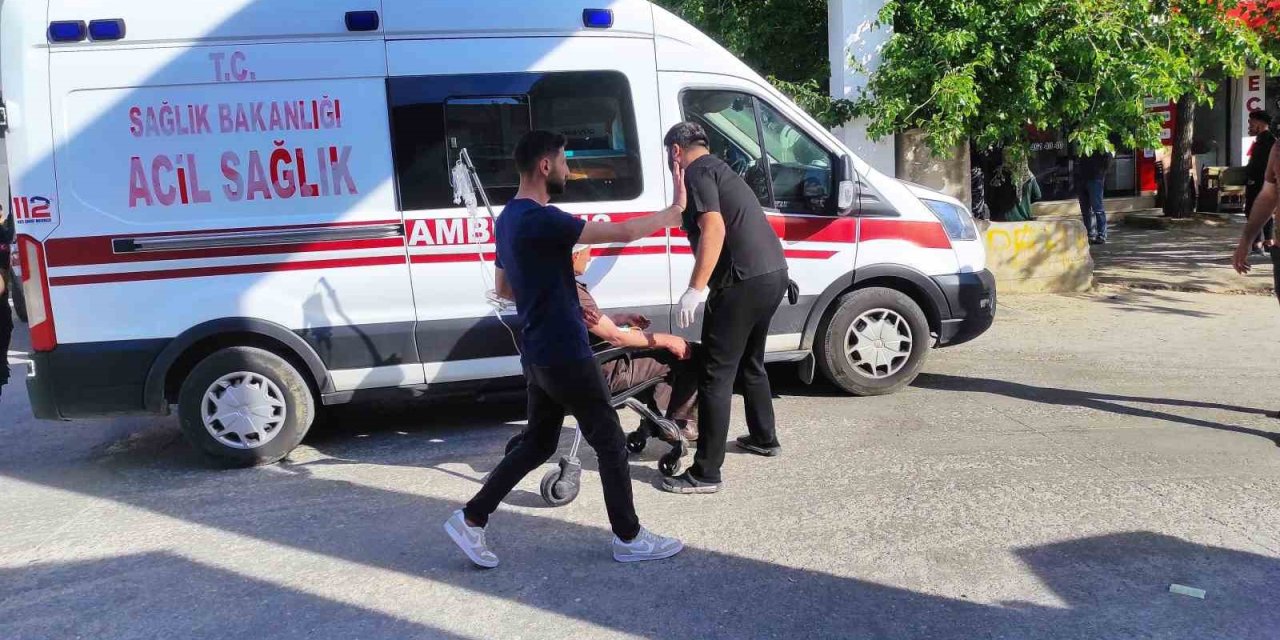 İki ailenin taşlı ve sopalı kavgasında 12 kişi yaralandı