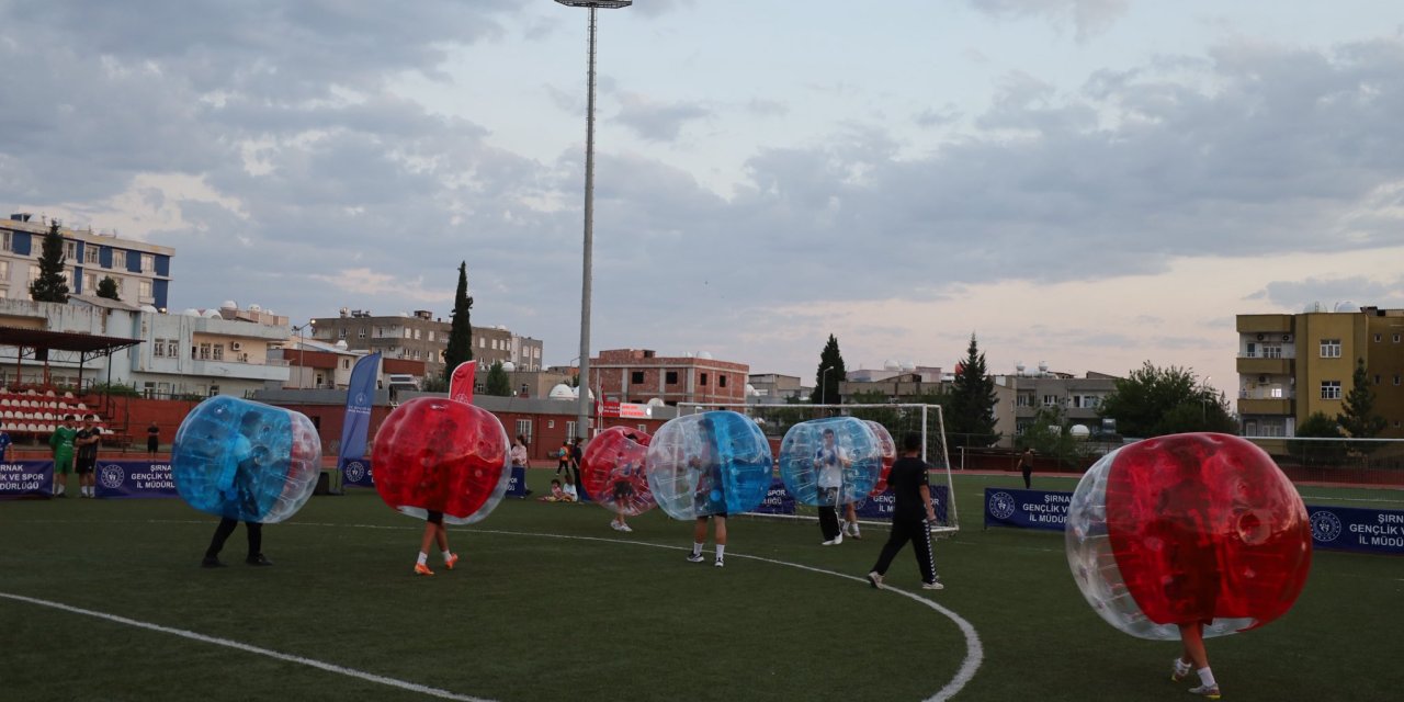 Silopi’de Şişme Balon Futbolu Coşkusu: Renkli Görüntüler Ortaya Çıktı