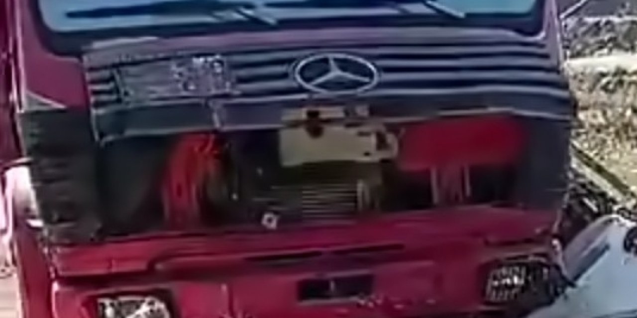 Kamyon ile otomobilin çarpıştığı kazada 3 kişi hayatını kaybetti